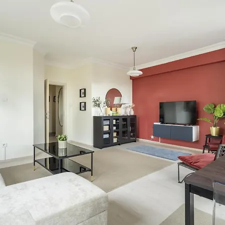 Modern Flat With Balcony On Bagdat Street *