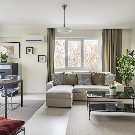 Modern Flat With Balcony On Bagdat Street شقة اسطنبول